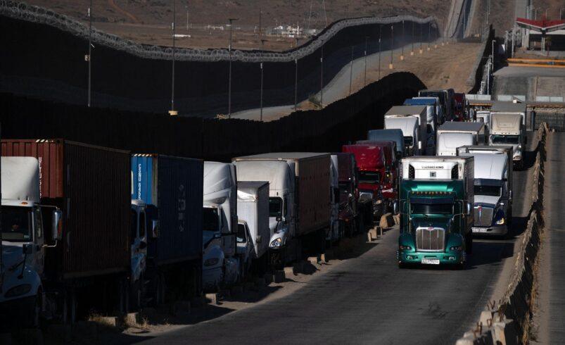 Estados Unidos amenaza con nuevo arancel a México; investigación por trabajo forzoso pone en riesgo exportaciones