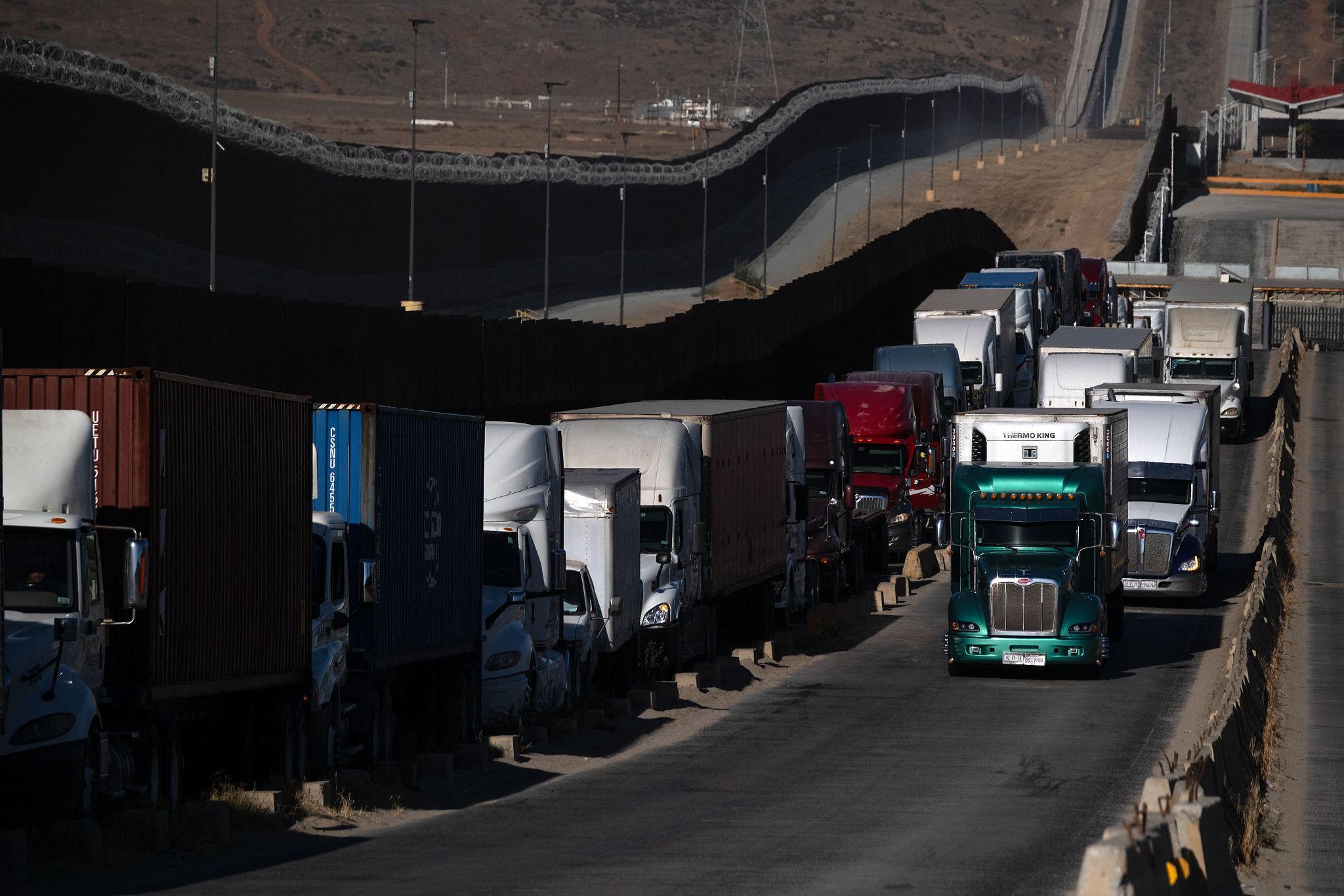 Estados Unidos amenaza con nuevo arancel a México; investigación por trabajo forzoso pone en riesgo exportaciones