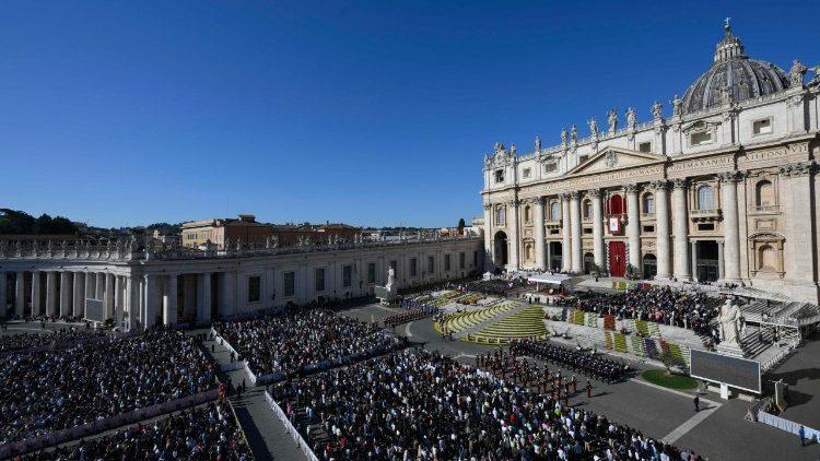 Trump vuelve a arremeter contra el Papa León XIV y ahora suma al alcalde de Chicago a la polémica