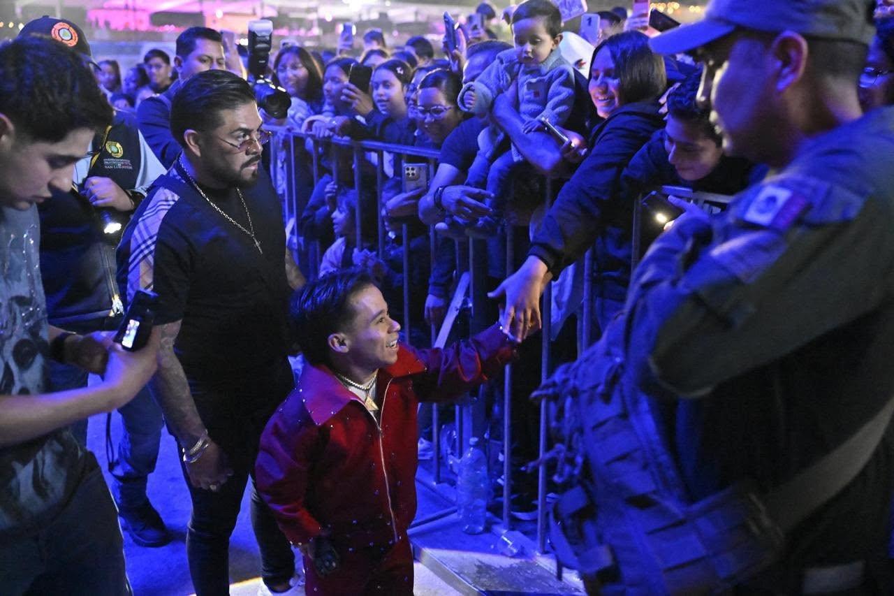 Influencers conquistan El Foro de la FENAPO 2026 con una noche de humor y diversión