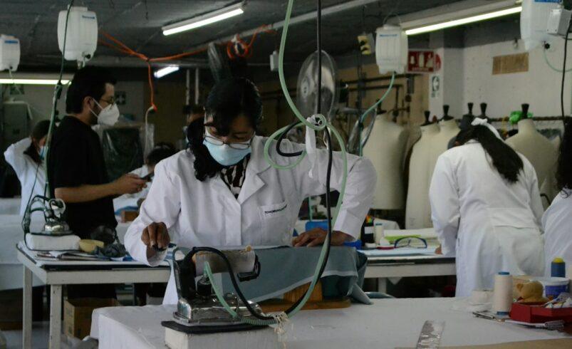 Sheinbaum sostiene a Zoé Robledo; trabajadores del IMSS rechazan propuesta salarial