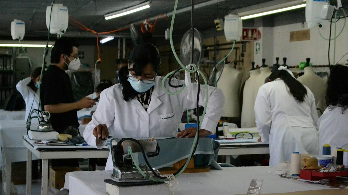 Sheinbaum sostiene a Zoé Robledo; trabajadores del IMSS rechazan propuesta salarial