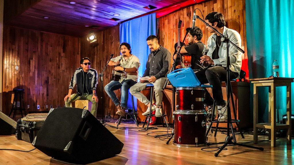 Fotografía de la banda potosina Nunca Fuimos Listos, compartida por Radio y Televisión UASLP.